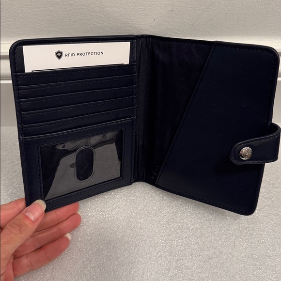 Vera Bradley sips gettin real toucan pineapple passport holder wallet RFID - Picture 3 of 3